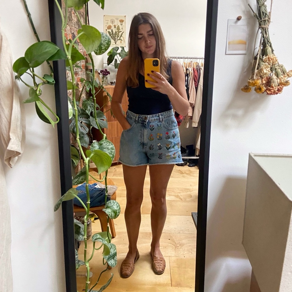 Hand-Embroidered Floral Shorts | Size 8 - Picture 9 of 14